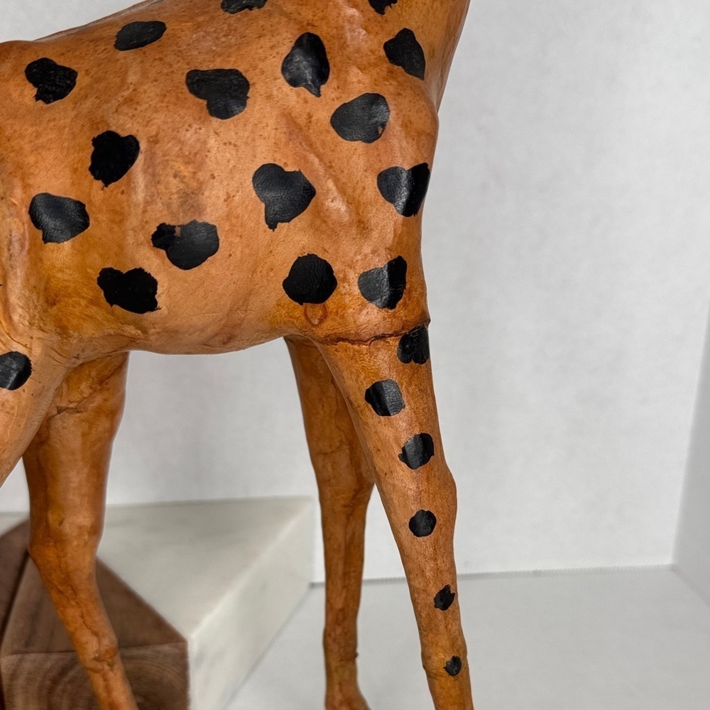 Vintage Estate Leather Wrapped Pair of Giraffes Large 17"-18" with Glass Eyes - Picture 6 of 16
